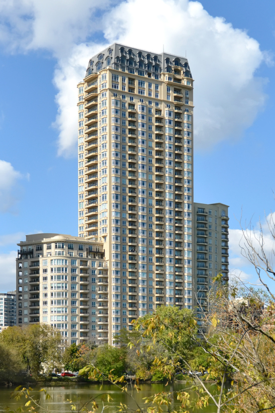 2550 N Lakeview Ave in Chicago, IL Compass