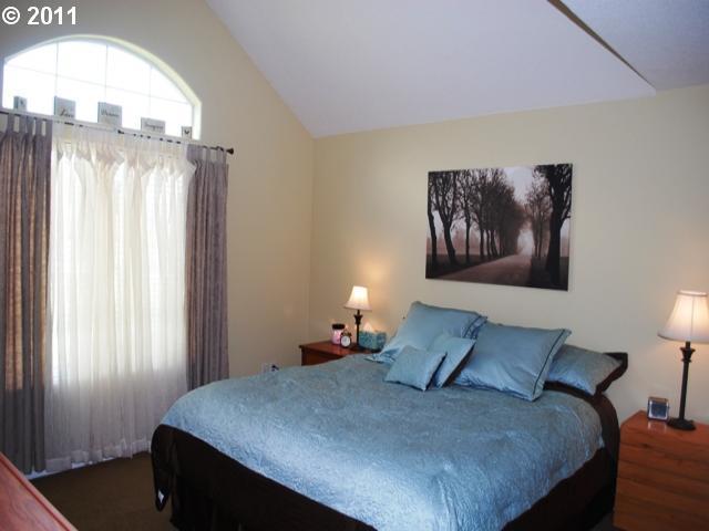 22060 Southwest Grahams Ferry Road, Unit D Tualatin, OR 97062 - Photo 8 of 16 Gallery Image 8
