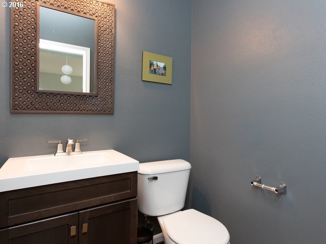 4566 Southeast Davis Road Hillsboro, OR 97123 - Photo 18 of 32 Gallery Image 18