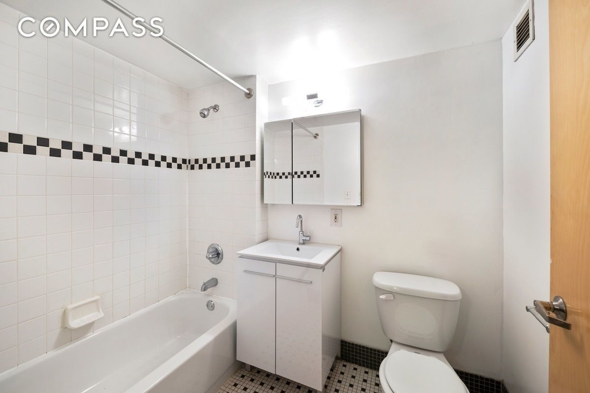 225 East 6th Street, Unit 5D Manhattan, NY 10003 - Photo 6 of 9