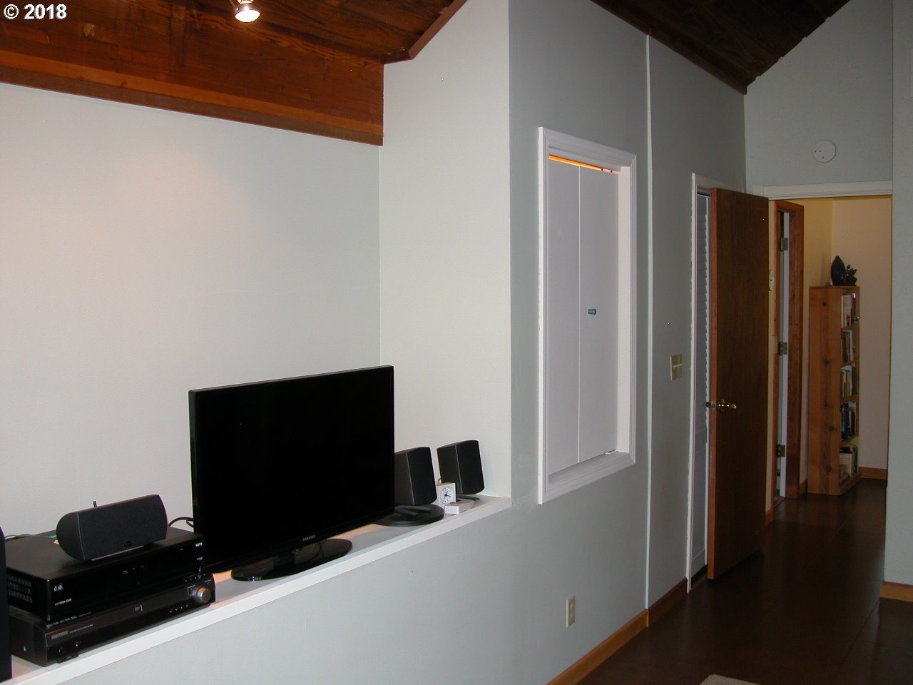 1549 Markham Road Hood River, OR 97031 - Photo 21 of 27 Gallery Image 21