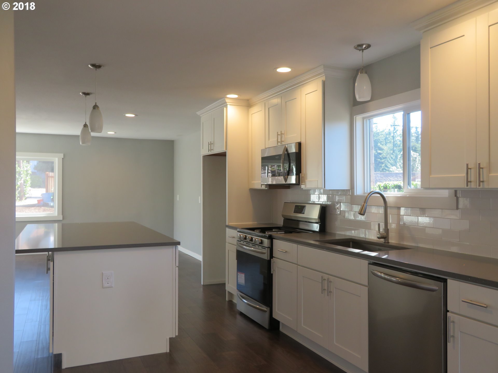 5140 Southwest Maplewood Road Portland, OR 97219 - Photo 5 of 30 Gallery Image 5