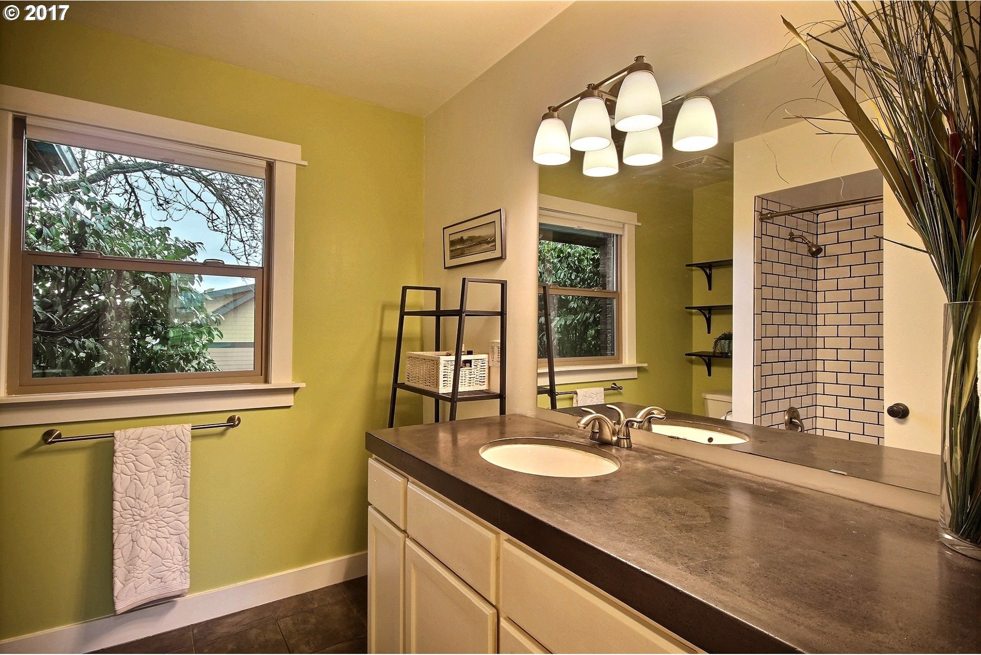 5505 Southwest Brugger Street Portland, OR 97219 - Photo 21 of 32 Gallery Image 21