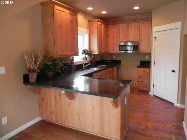 426 Northeast 141st Place Portland, OR 97230 - Photo 7 of 15