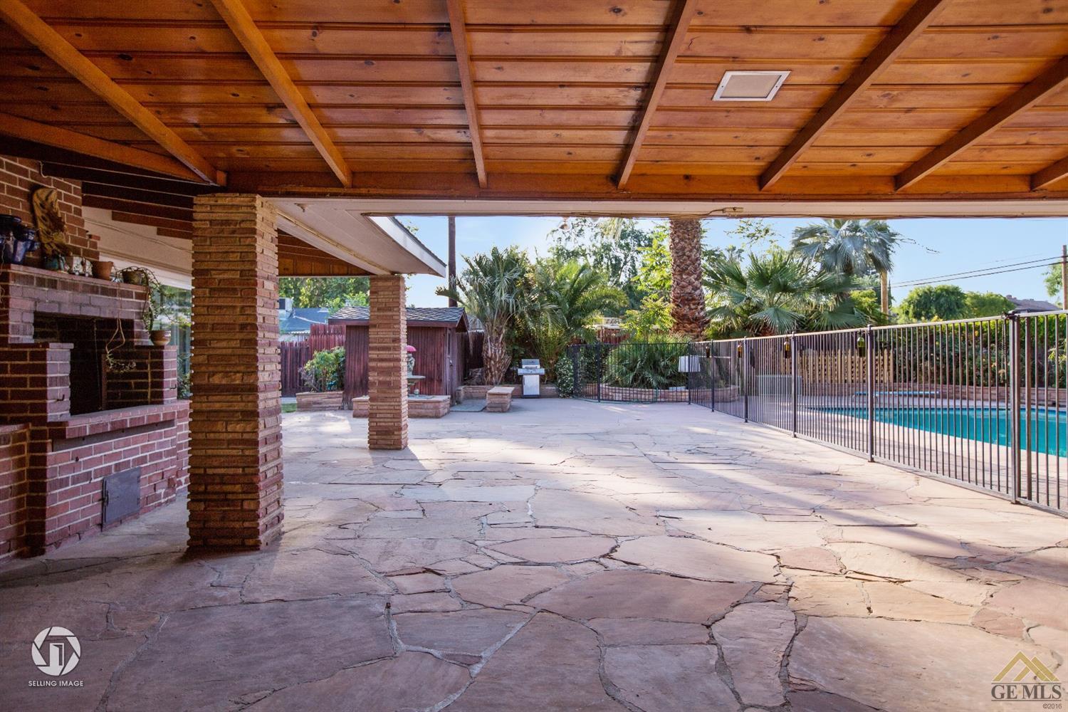 1772 Locust Ravine Bakersfield, CA 93306 - Photo 34 of 39 Gallery Image 34