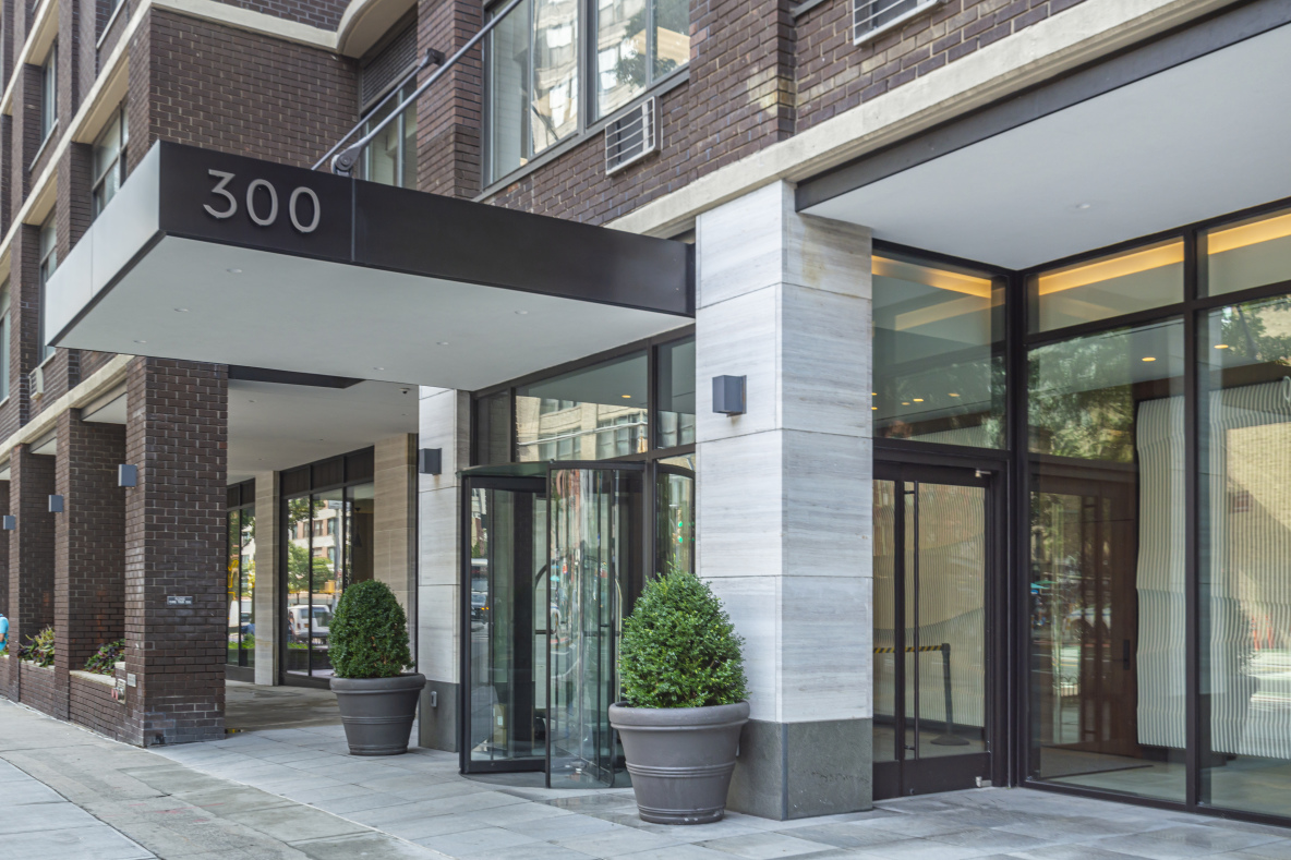 300 E 34th St, Manhattan, NY 10016 - Photo 2 of 3