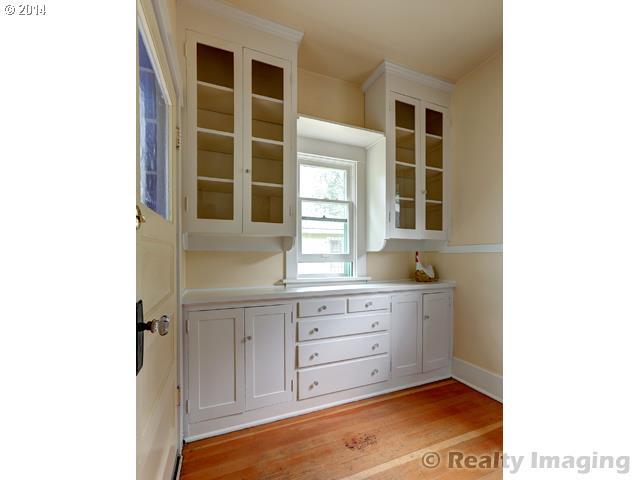 2004 Northeast Rosa Parks Way Portland, OR 97211 - Photo 6 of 16 Gallery Image 6