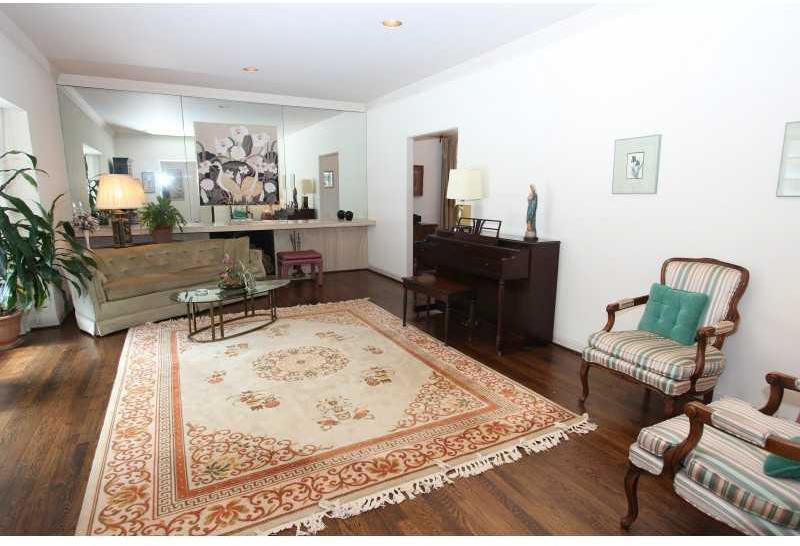 708 Pinetree Road Mt. Lebanon, PA 15243 - Photo 3 of 24 Gallery Image 3