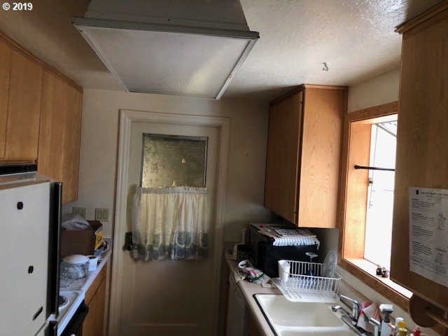 336 16th Street Springfield, OR 97477 - Photo 6 of 10
