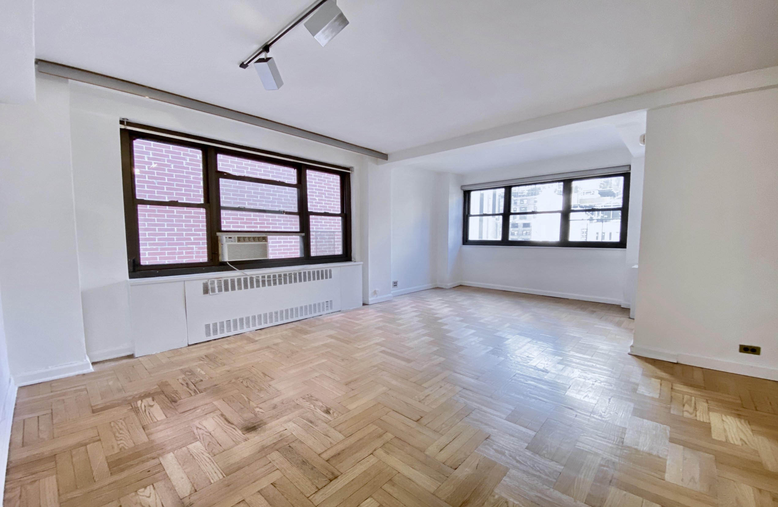 135 East 54th Street, Unit 12J Manhattan, NY 10022 - Photo 3 of 11