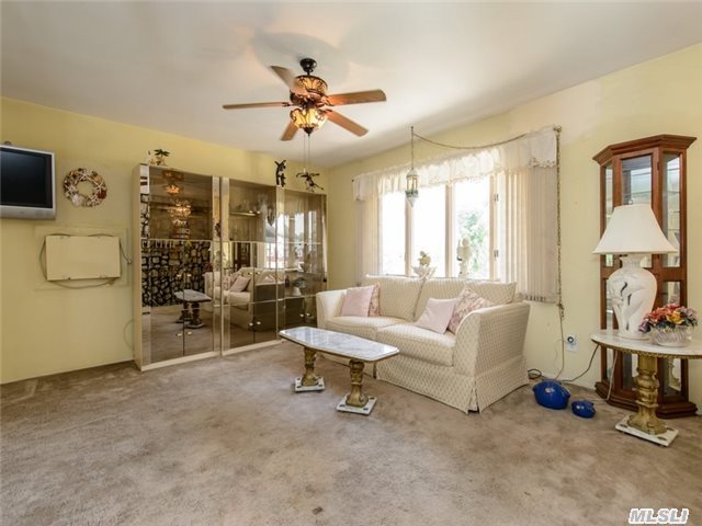 1658 Westmoreland Road Merrick, NY 11566 - Photo 4 of 19