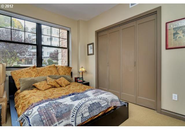 2442 Northwest Westover Road, Unit 302 Portland, OR 97210 - Photo 13 of 16 Gallery Image 13