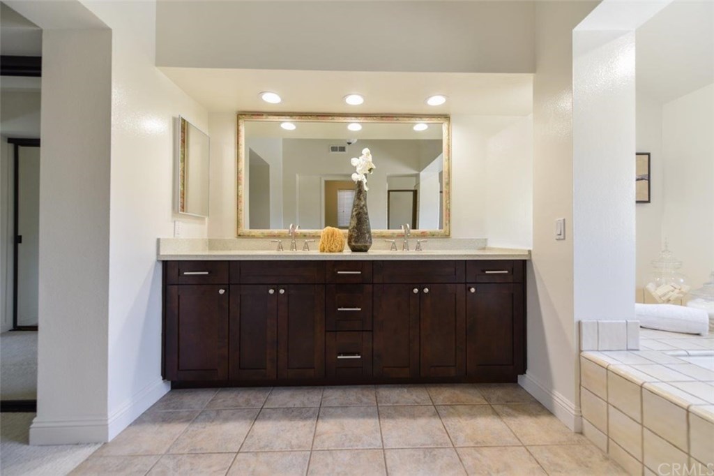 48 Sunlight Irvine, CA 92603 - Photo 39 of 60