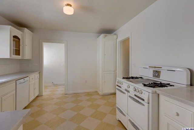 $669,000 | 318 East Altadena Drive, Altadena, CA 91001