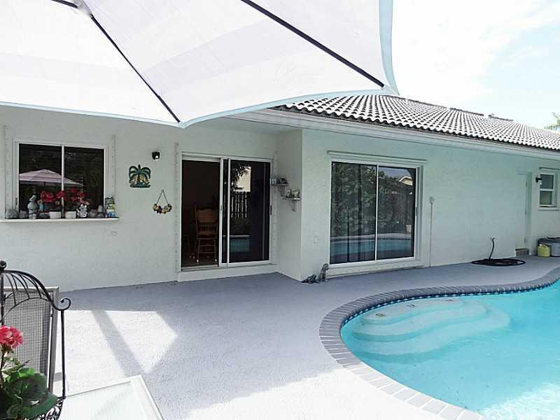 15601 South Roundtable Road Davie, FL 33331 - Photo 3 of 33 Gallery Image 3