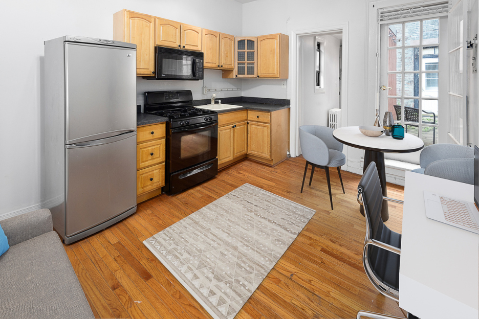 70 University Place, Unit 10 Manhattan, NY 10003 - Photo 2 of 6