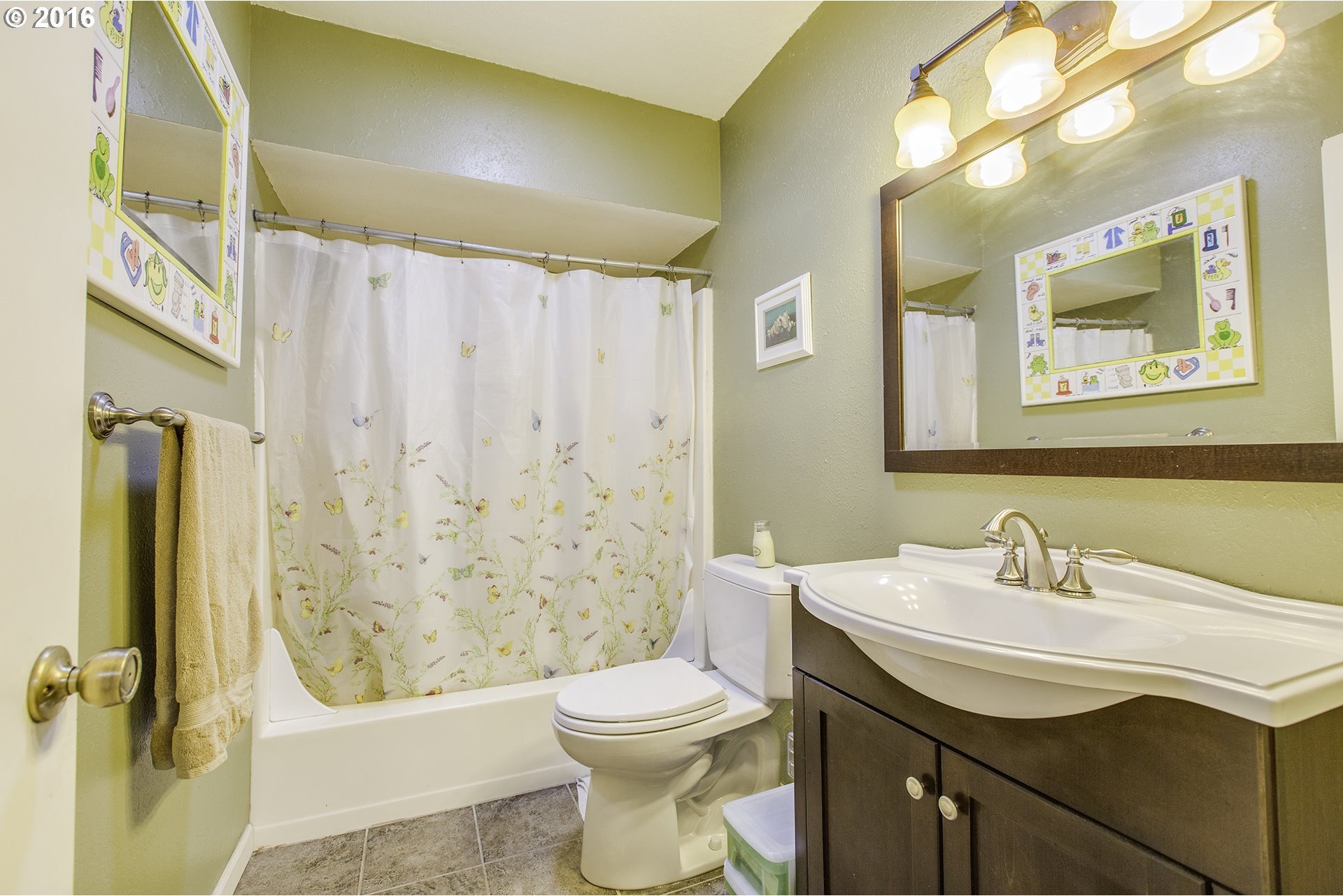 9905 Southwest Quail Post Road Portland, OR 97219 - Photo 23 of 29 Gallery Image 23