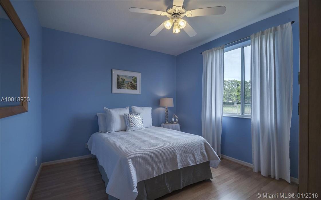 320 Mallard Road Weston, FL 33327 - Photo 19 of 35 Gallery Image 19