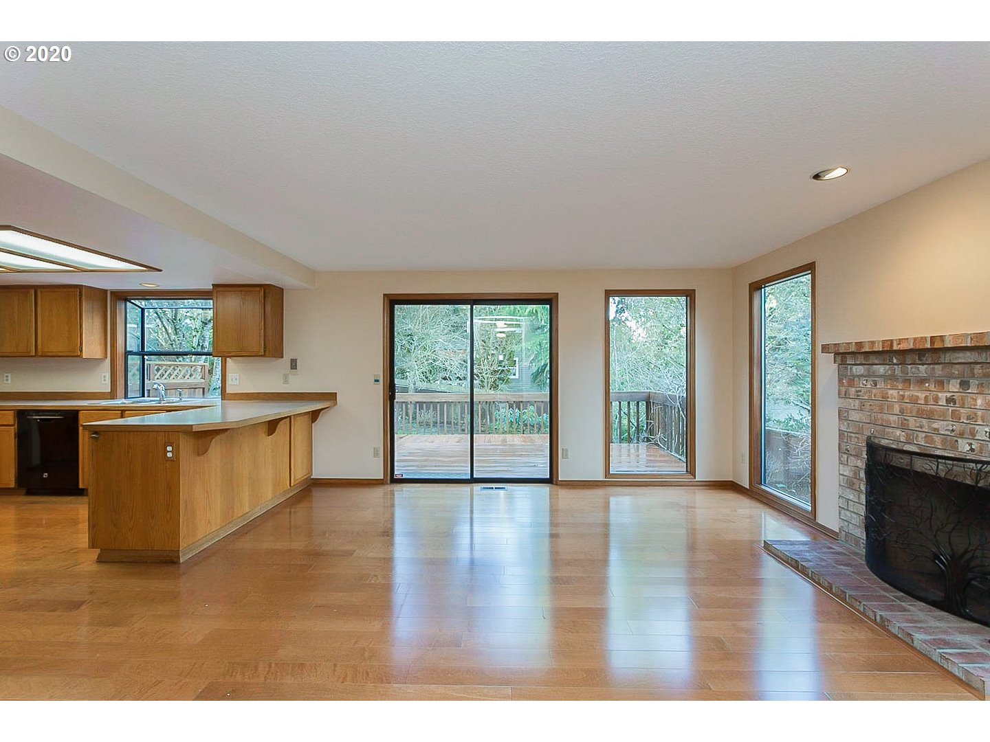 3237 Southwest Luradel Street Portland, OR 97219 - Photo 9 of 27 Gallery Image 9