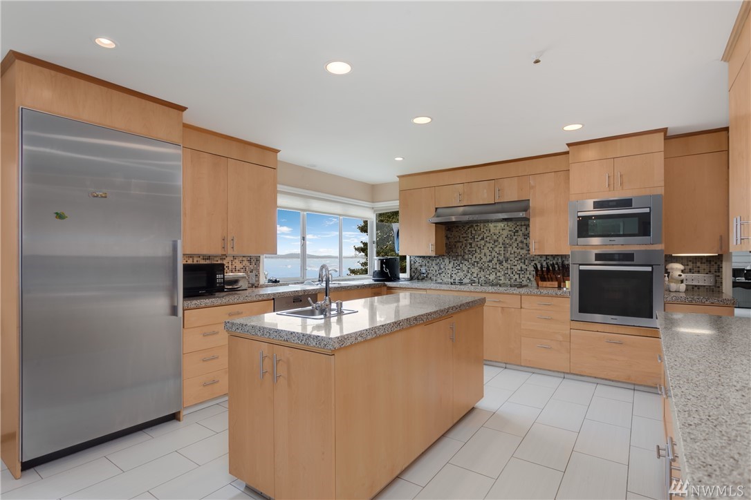 6503 Northeast Windermere Road Seattle, WA 98105 - Photo 4 of 18