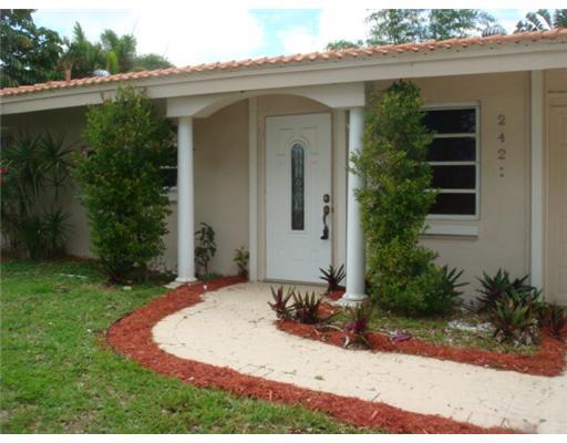 2421 Northeast 49th Street Lighthouse Point, FL 33064 - Photo 3 of 15