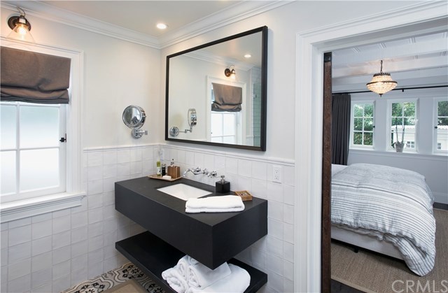 326 Ruby Street Laguna Beach, CA 92651 - Photo 7 of 20 Main Level Guest Bathroom.