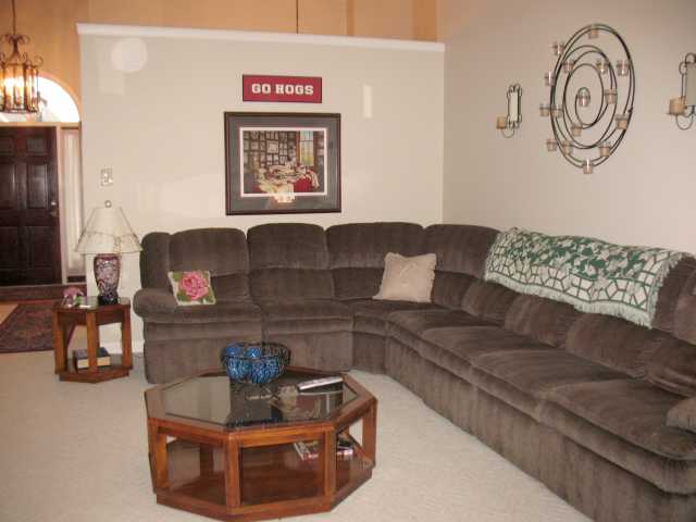 763 North Ericson Road Memphis, TN 38018 - Photo 5 of 12 Vaulted great room.