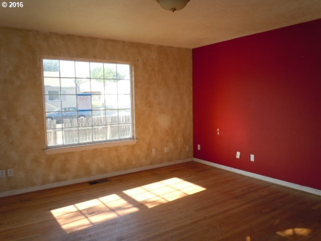 430 East Ridgeway Avenue Hermiston, OR 97838 - Photo 3 of 13 Gallery Image 3