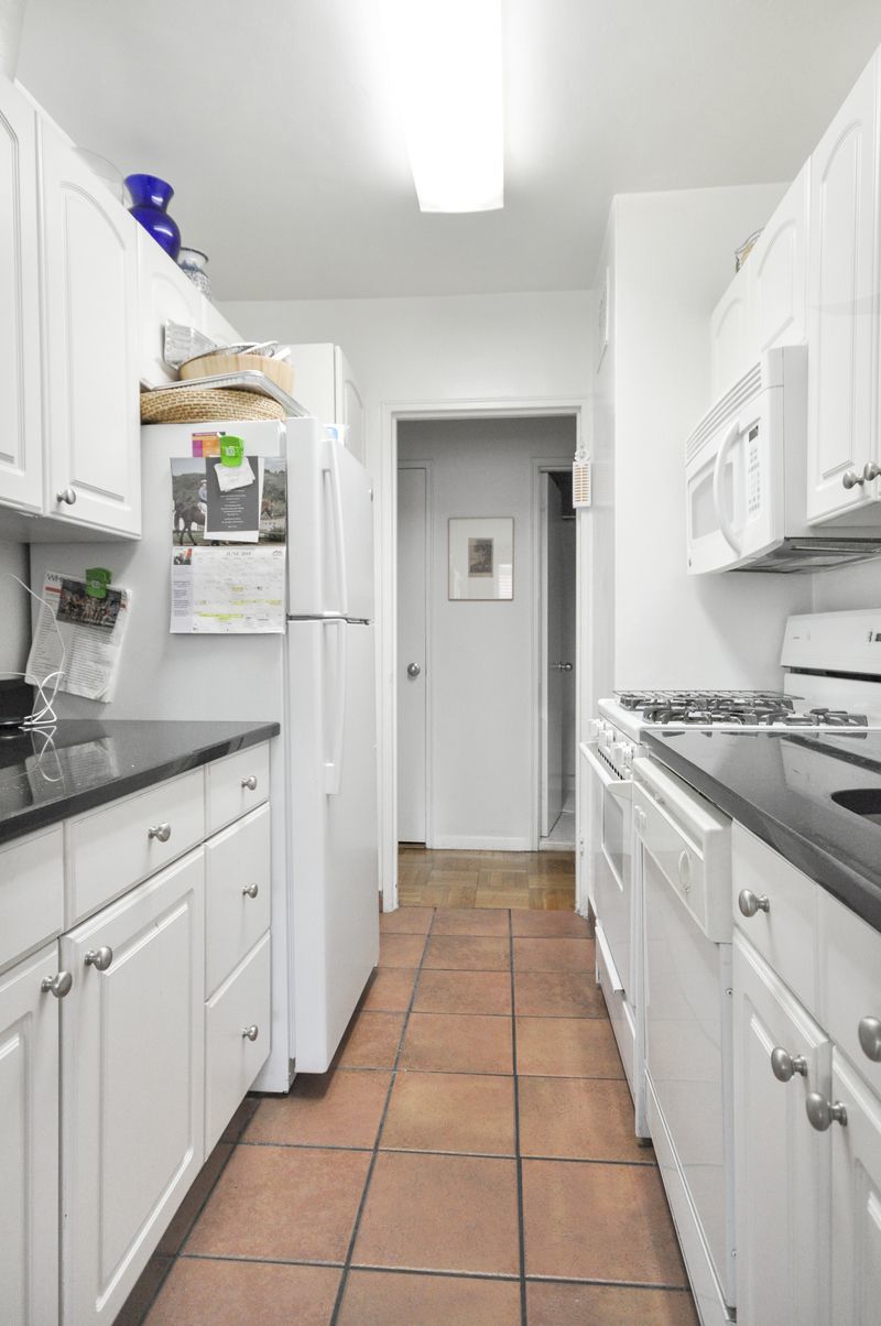 411 East 53rd Street, Unit 9K Manhattan, NY 10022 - Photo 5 of 8