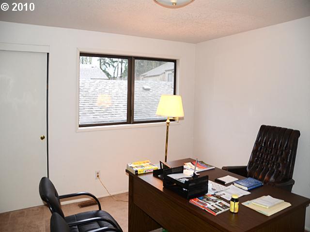 4880 Southwest Scholls Ferry Road, Unit 4 Portland, OR 97225 - Photo 11 of 15 Gallery Image 11