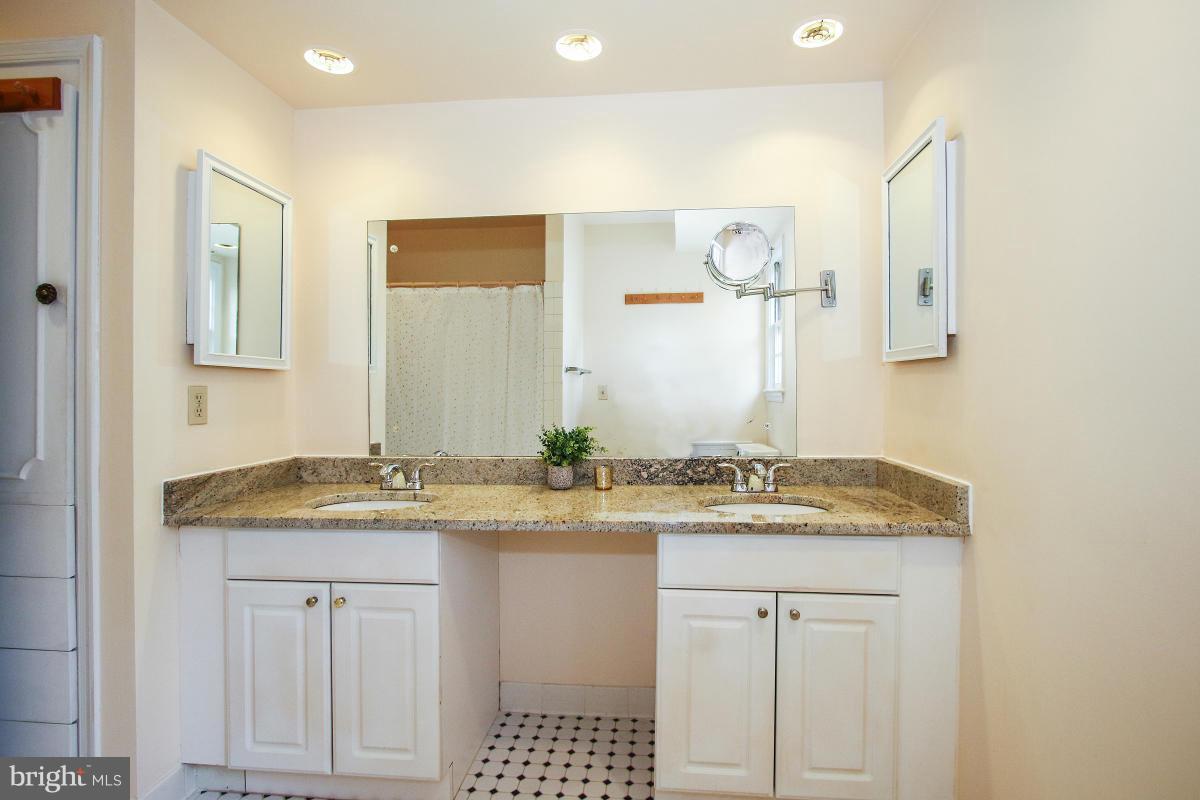 8712 Seven Locks Road Bethesda, MD 20817 - Photo 17 of 29