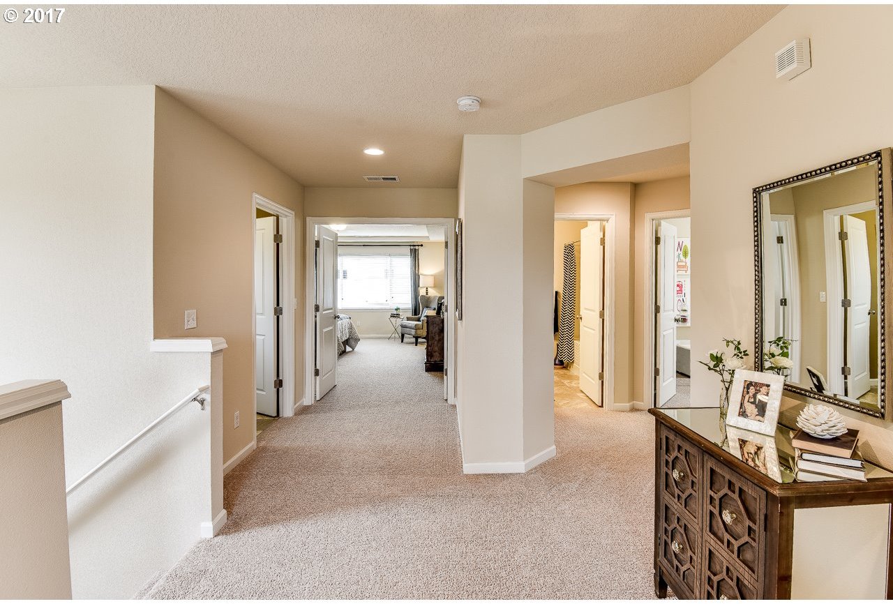 8573 Southwest Schmidt Loop Tigard, OR 97224 - Photo 7 of 29 Gallery Image 7