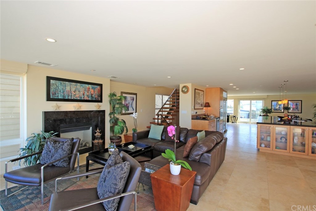 2129 Ocean Drive Oxnard, CA 93035 - Photo 5 of 71