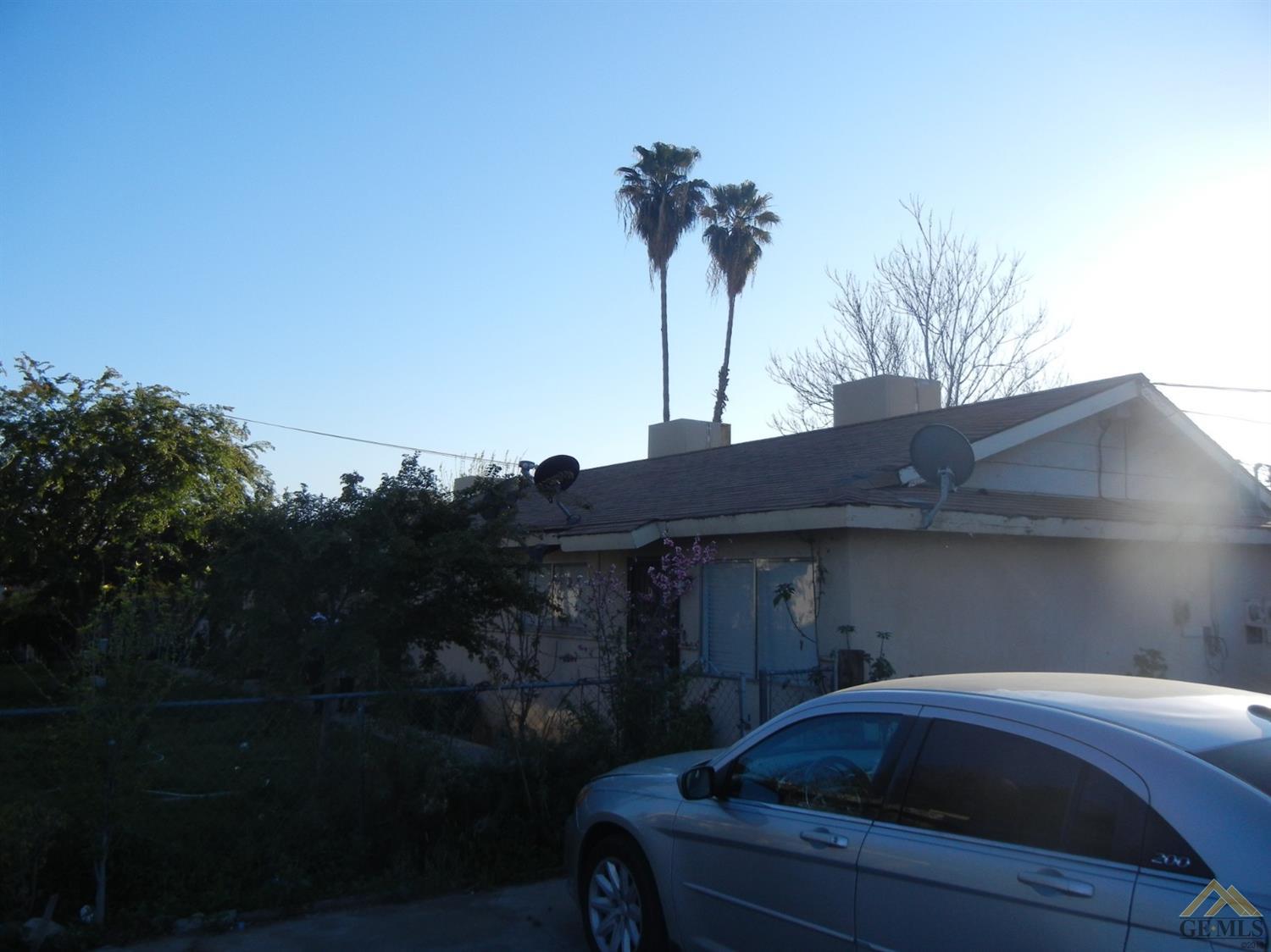 916 Bernard Street Bakersfield, CA 93305 - Photo 2 of 5