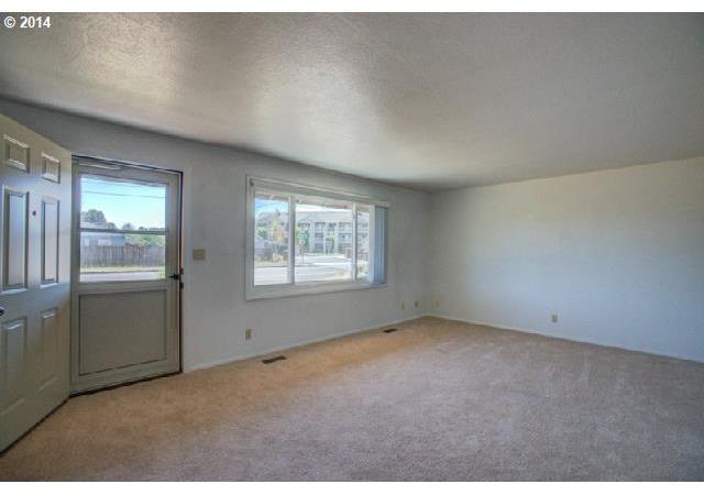 4005 Fisher Road Northeast Salem, OR 97305 - Photo 3 of 16 Gallery Image 3