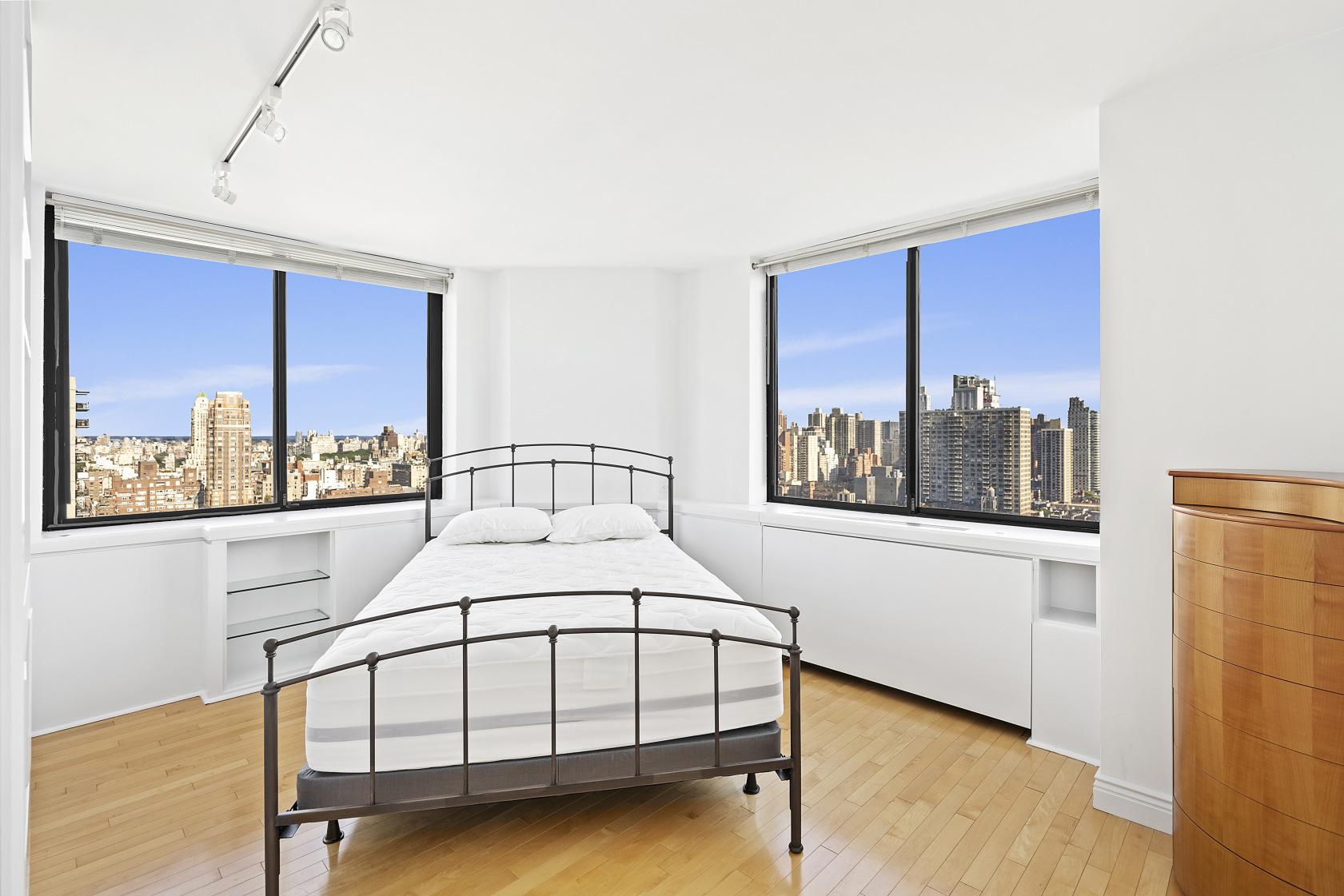 330 East 75th Street, Unit 32A Manhattan, NY 10021 - Photo 6 of 10