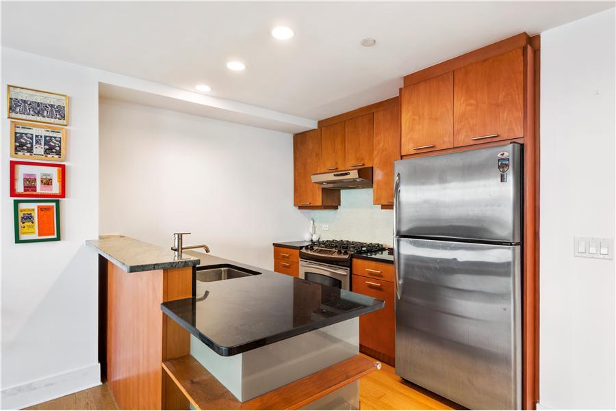 446 Kent Avenue, Unit 4C Brooklyn, NY 11249 - Photo 3 of 6