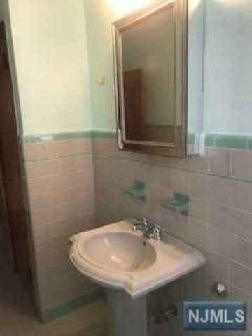 140 Baldwin Place, Unit 2 Bloomfield, NJ 07003 - Photo 9 of 10