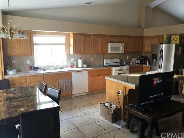 3619 White Sands Drive Bakersfield, CA 93313 - Photo 4 of 9