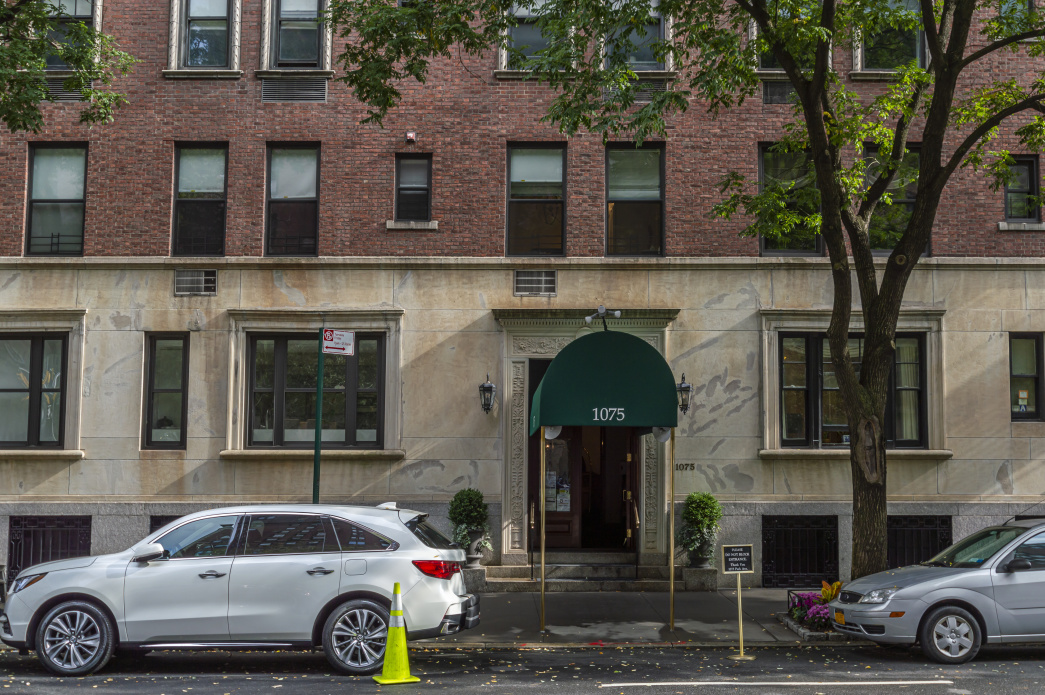 1075 Park Ave, Manhattan, NY 10128 - Photo 2 of 3