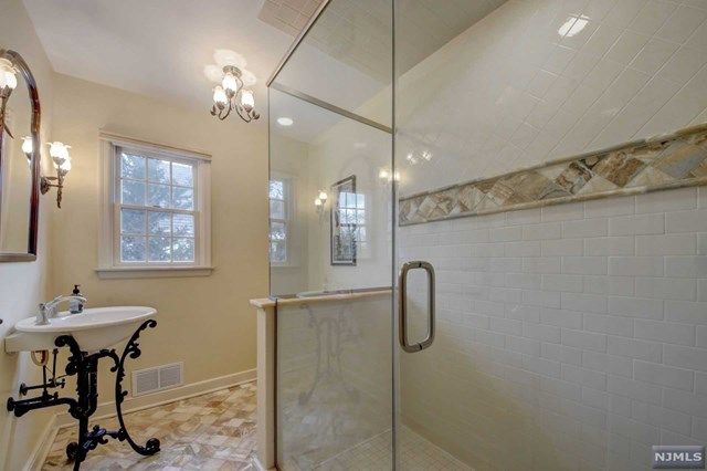 241 Gardner Road Ridgewood, NJ 07450 - Photo 15 of 25