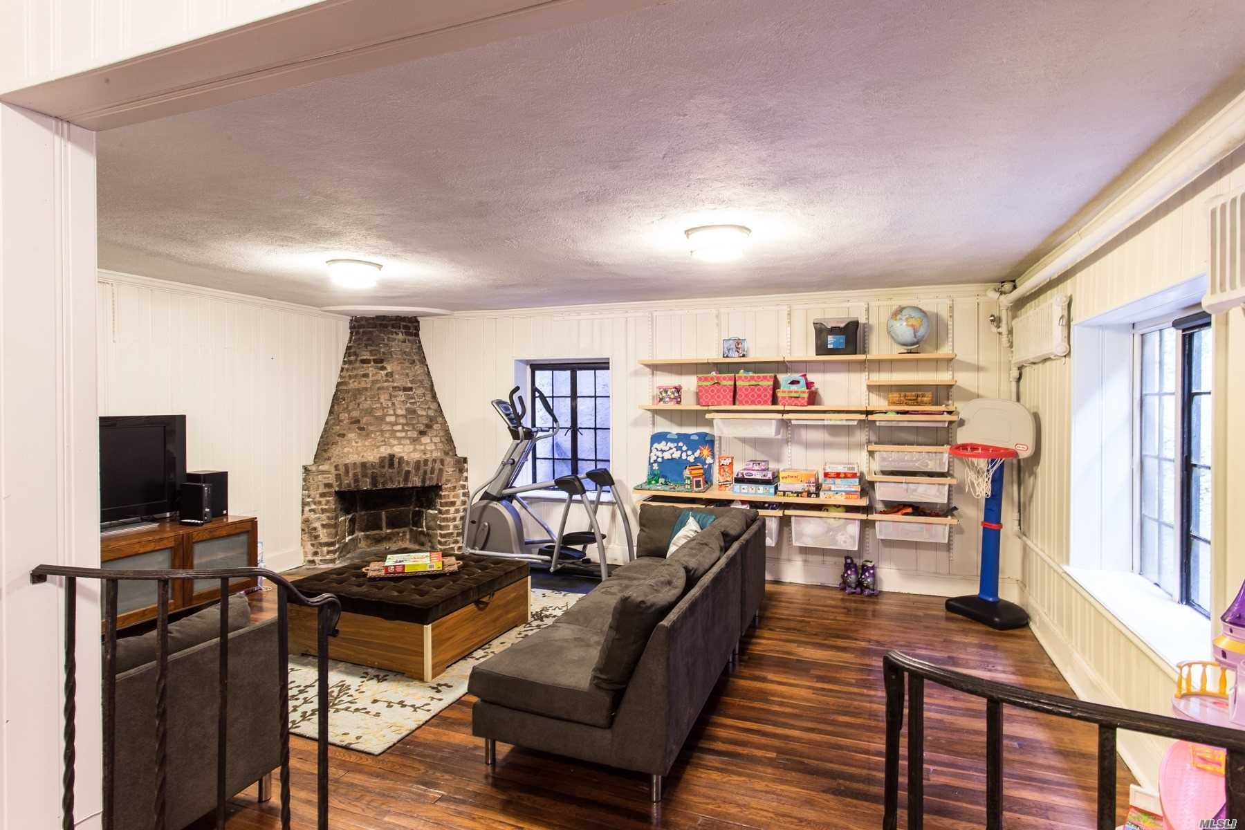 7 Holder Place Queens, NY 11375 - Photo 16 of 19