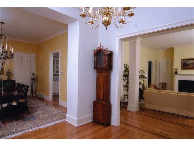 1577 Roland Street Memphis, TN 38104 - Photo 3 of 8 Elegant Entry Hall