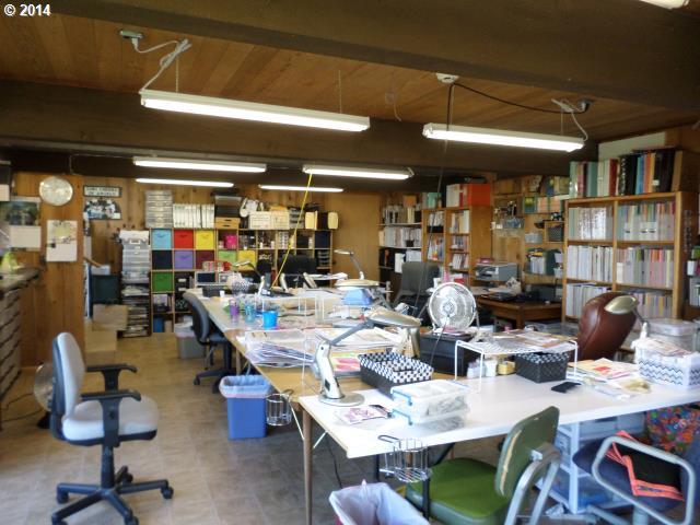 1160 Brockway Road Winston, OR 97496 - Photo 9 of 16 Gallery Image 9