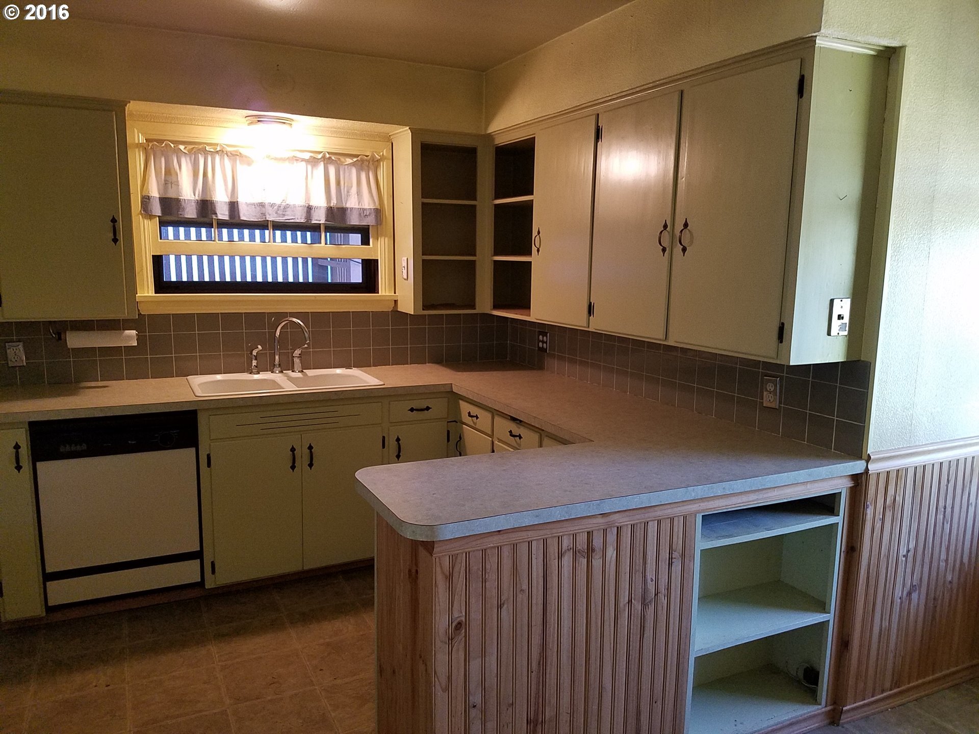 828 Southwest 1st Street Pendleton, OR 97801 - Photo 9 of 27