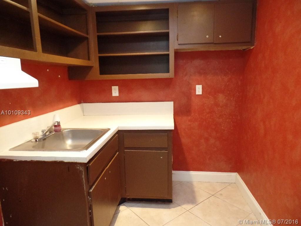 8609 Southwest 68th Court, Unit 26 Miami, FL 33156 - Photo 6 of 11