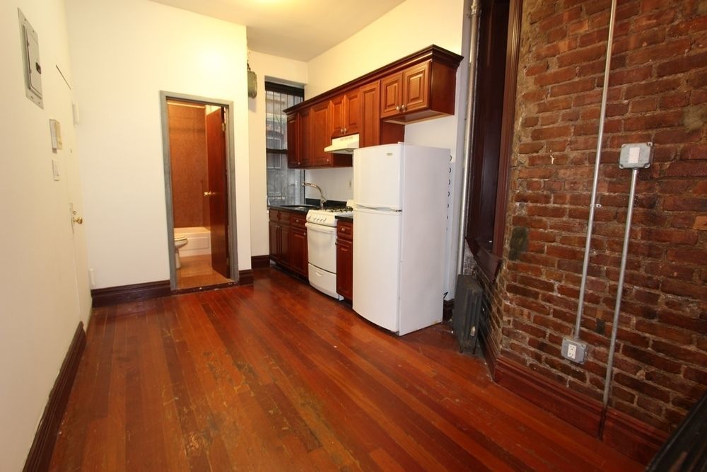 142 West 109th Street, Unit 1E Manhattan, NY 10025 - Photo 2 of 7