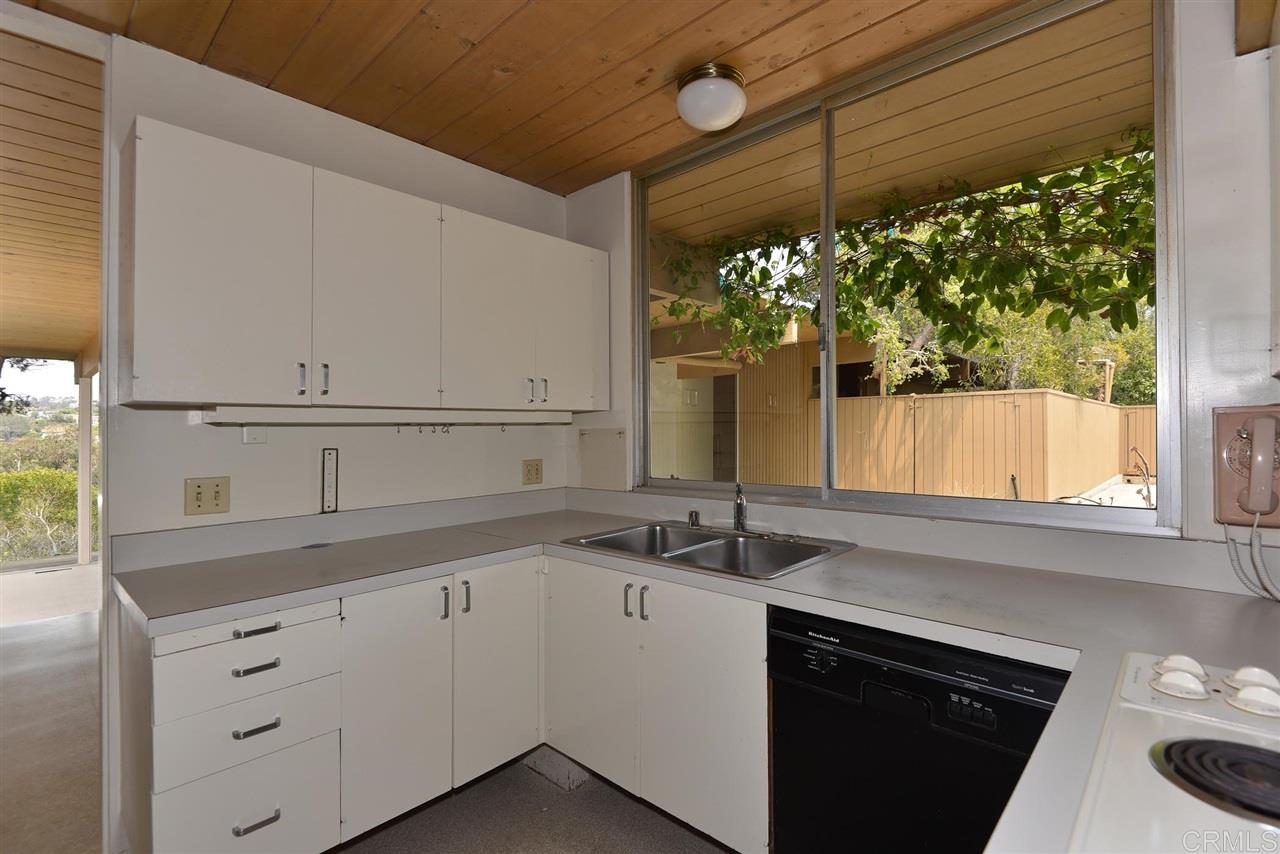 2767 Hidden Valley Road La Jolla, CA 92037 - Photo 12 of 21 Gallery Image 12