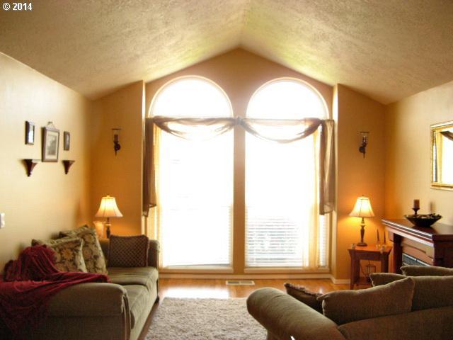 862 Sandpine Loop Northeast Keizer, OR 97303 - Photo 2 of 16 Gallery Image 2