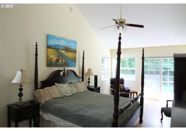 9906 Northeast Campaign Street Portland, OR 97220 - Photo 7 of 16